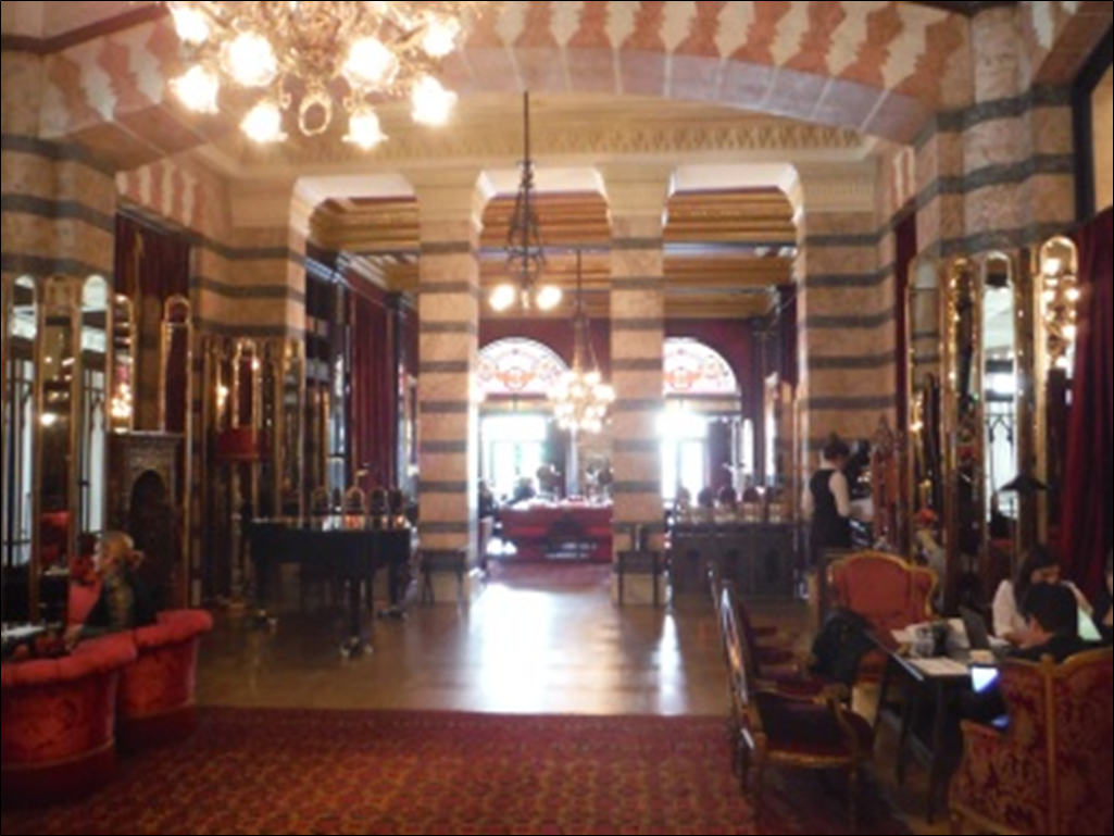 Lobby in the Para Palace Hotel in Istanbul 