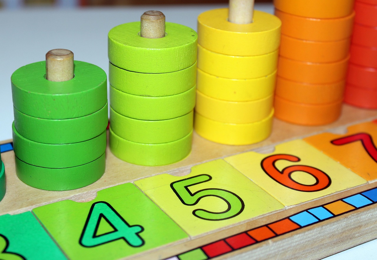 A color counting and sorting game with wooden circles and pegs.
