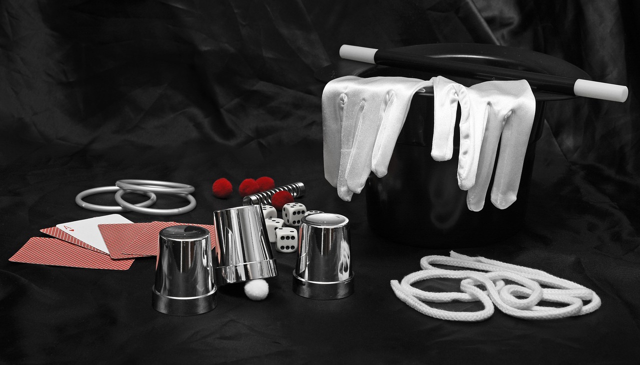 Display of all the things you can use to conjure up so magic tricks.