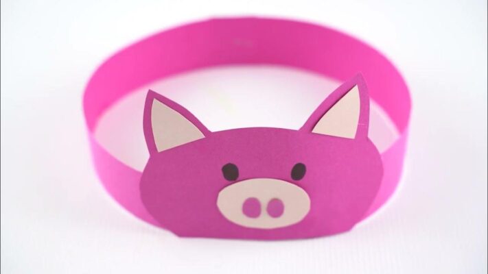 A pig headband made from paper.